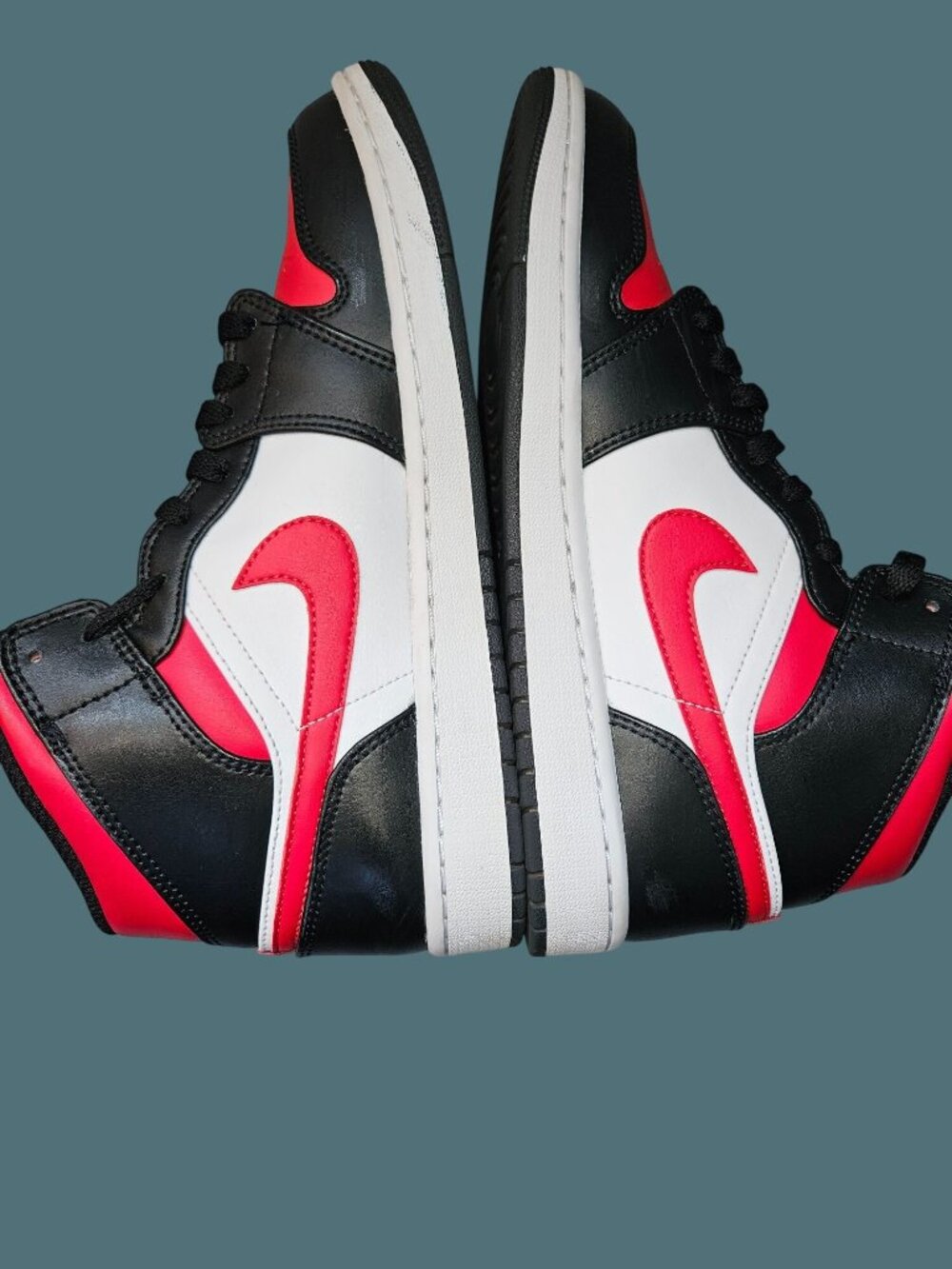 Air Jordan 1 MID Black/Fire Red-White Sneakers Men Size 9